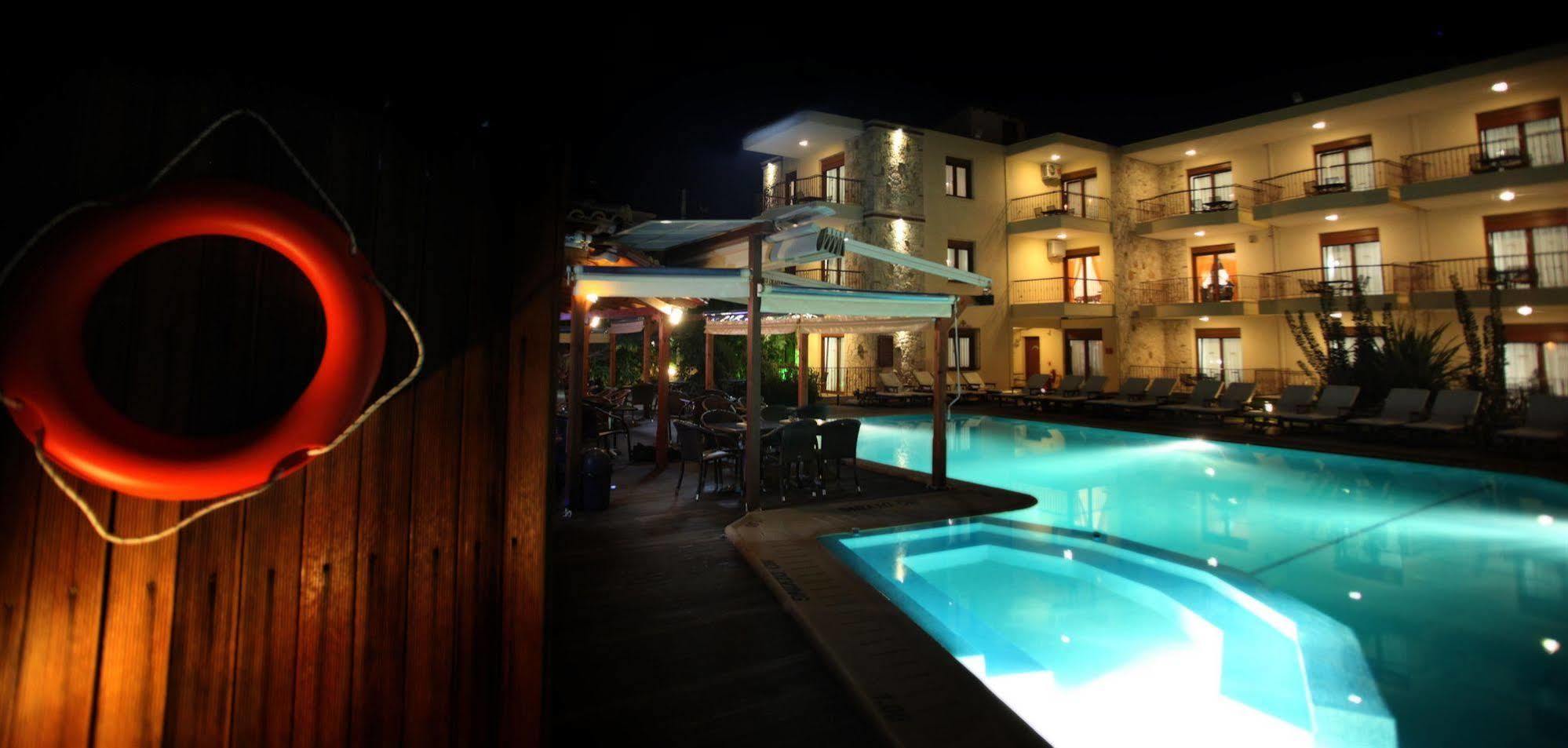 Nereides Hotel ハニオティス エクステリア 写真